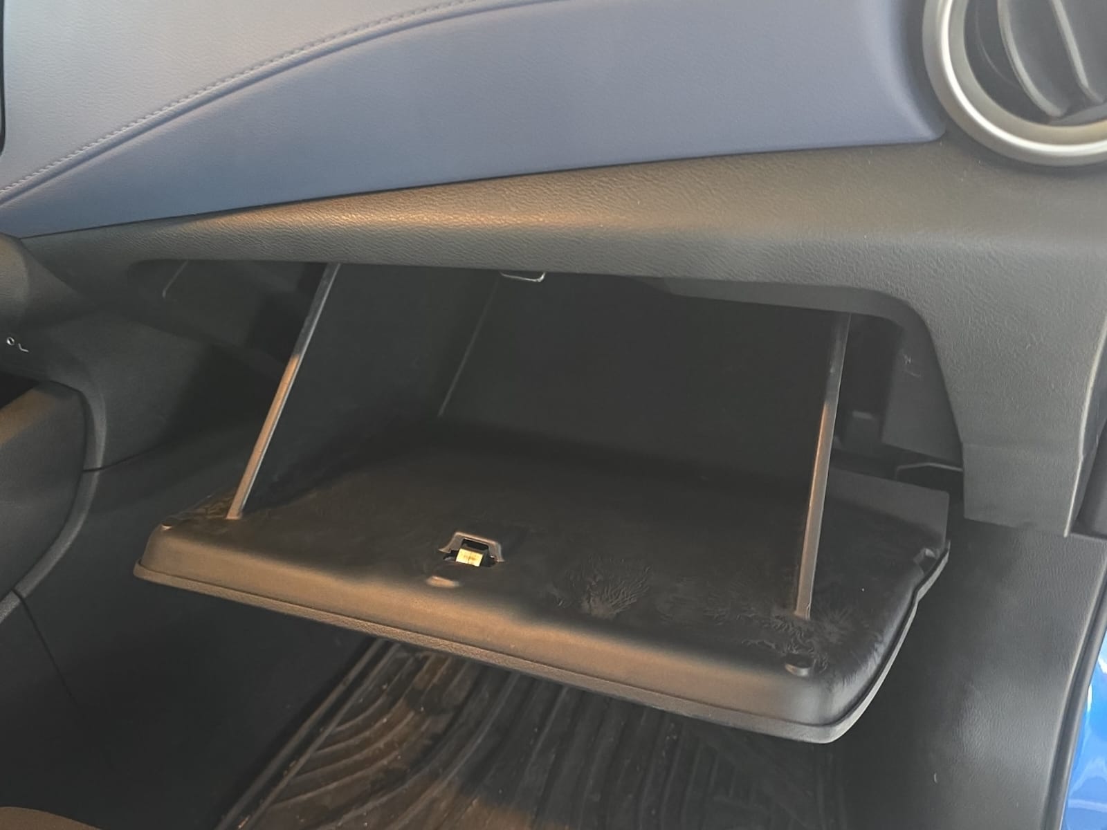 2024 Nissan VERSA 4P ADVANCE L41.6 AUT