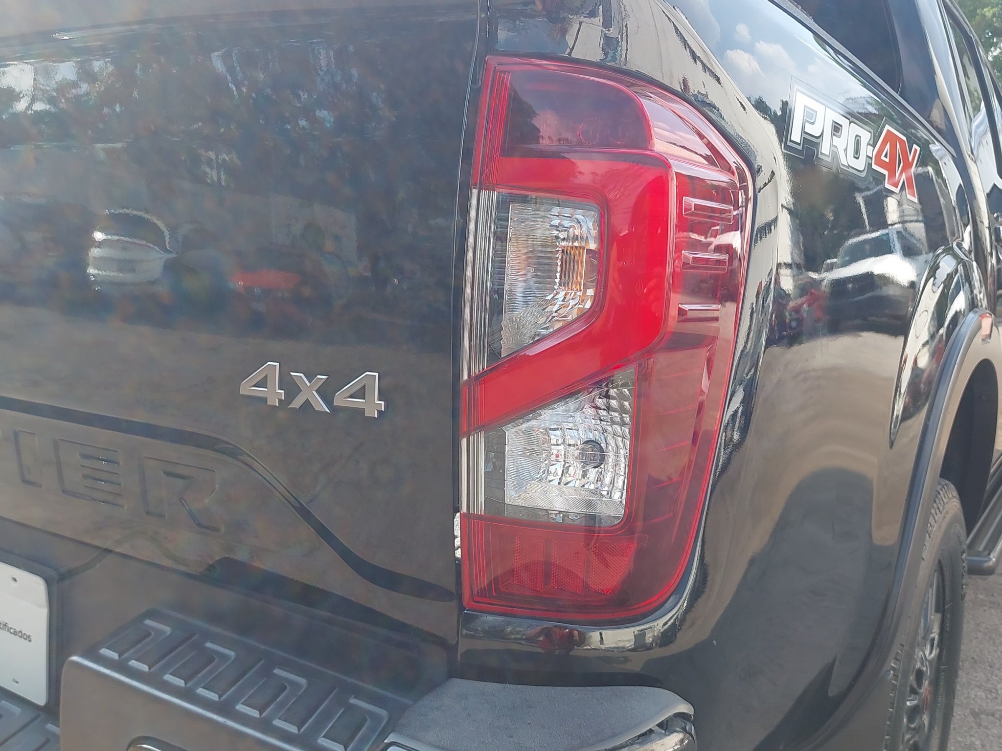 2023 Nissan FRONTIER 4P PRO-4X L42.5 AUT 4X4