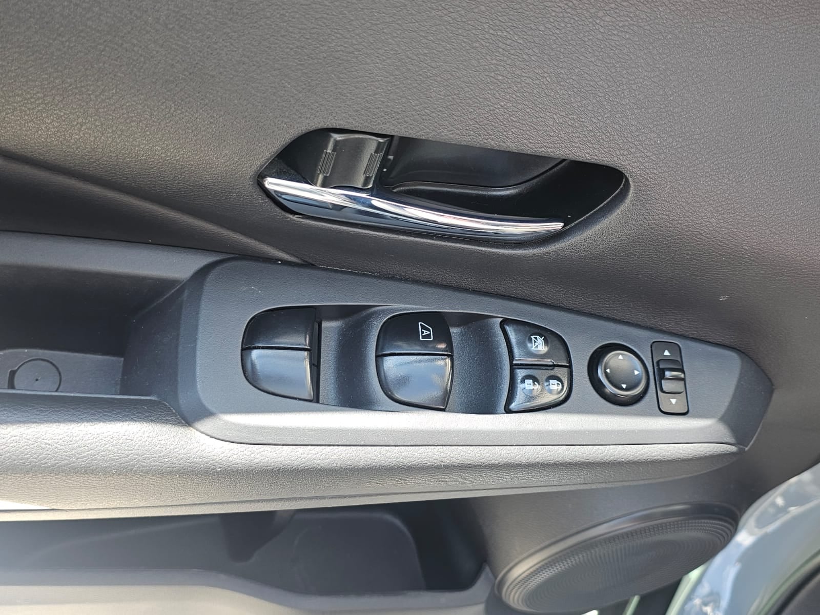 2022 Nissan KICKS 5 PTS PLATINUM 16L TA AAC AUT PIEL GPS RA-18