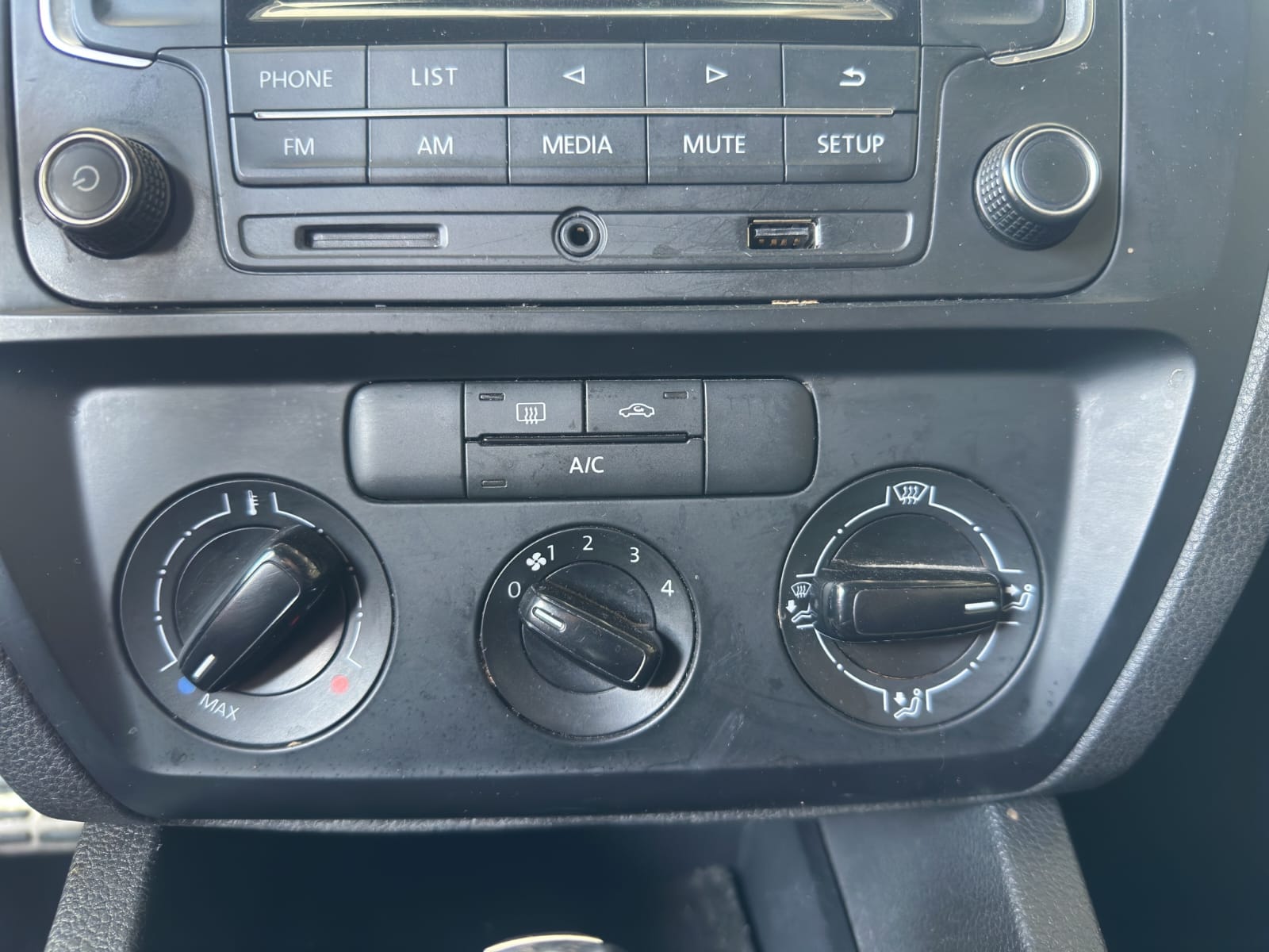 2018 Volkswagen JETTA 4 PTS TRENDLINE TA RA-16