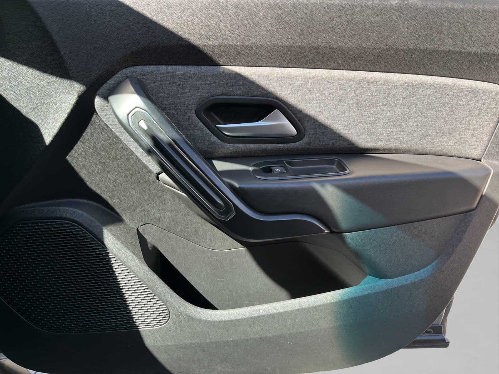 2023 RENAULT DUSTER 5 PTS ICONIC 13T TA AAC AUT VE FNIEBLA RA-17