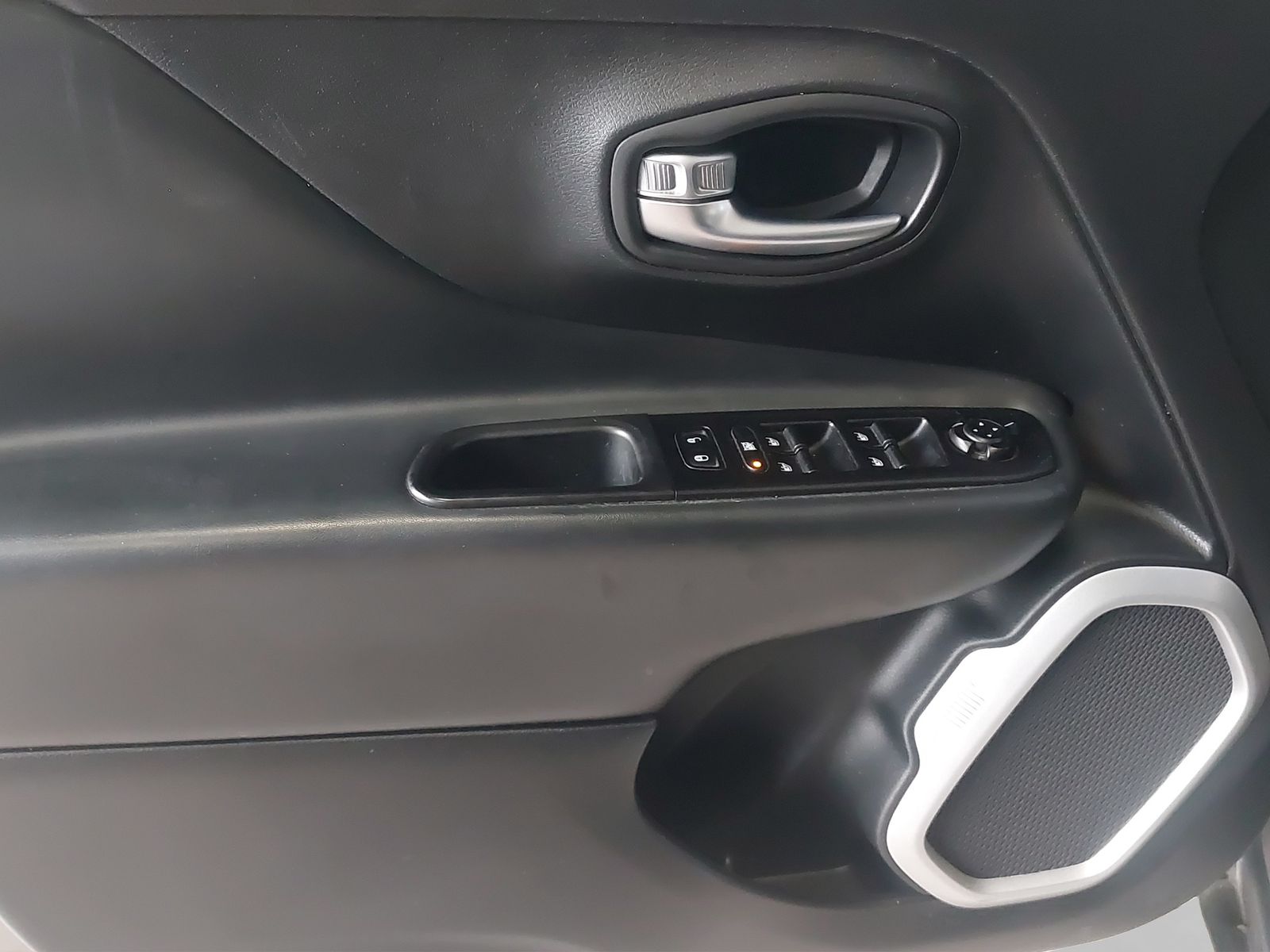 2022 Jeep RENEGADE 5 PTS LATITUDE 18L TA BA AAC AUT PIEL VE RA-18