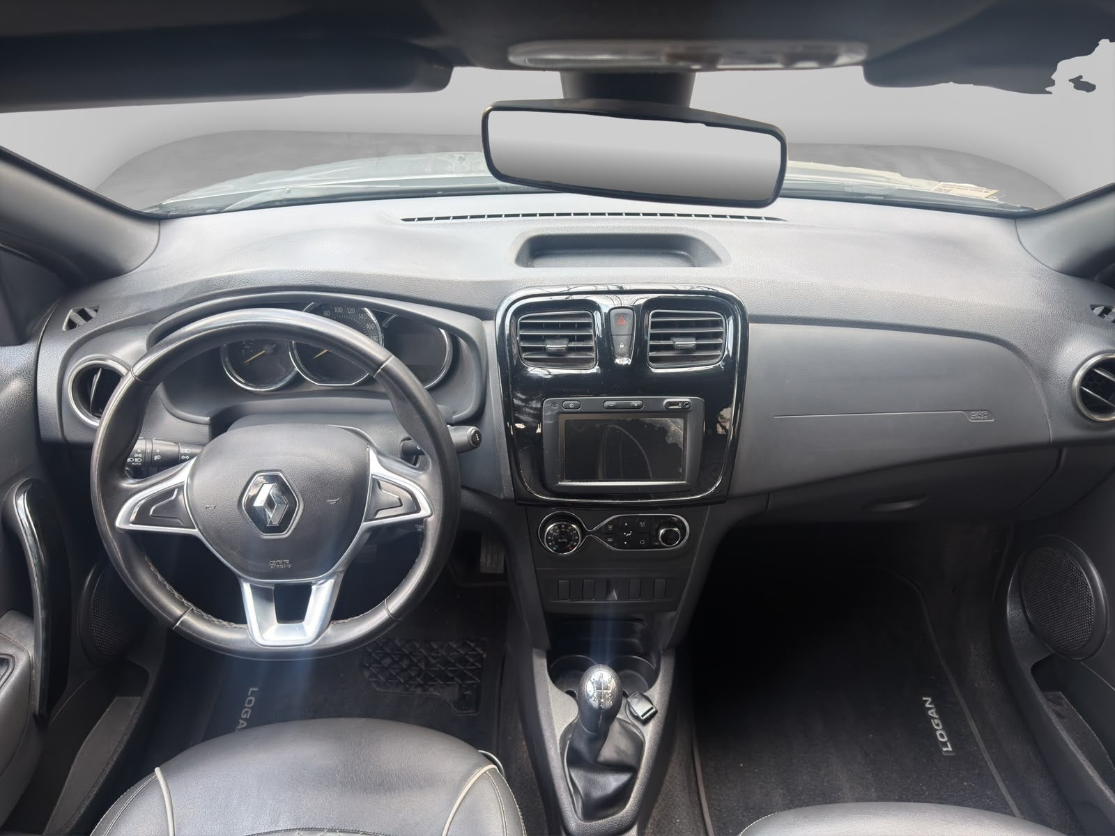 2023 RENAULT LOGAN 4 PTS INTENS 16L TA RA-16