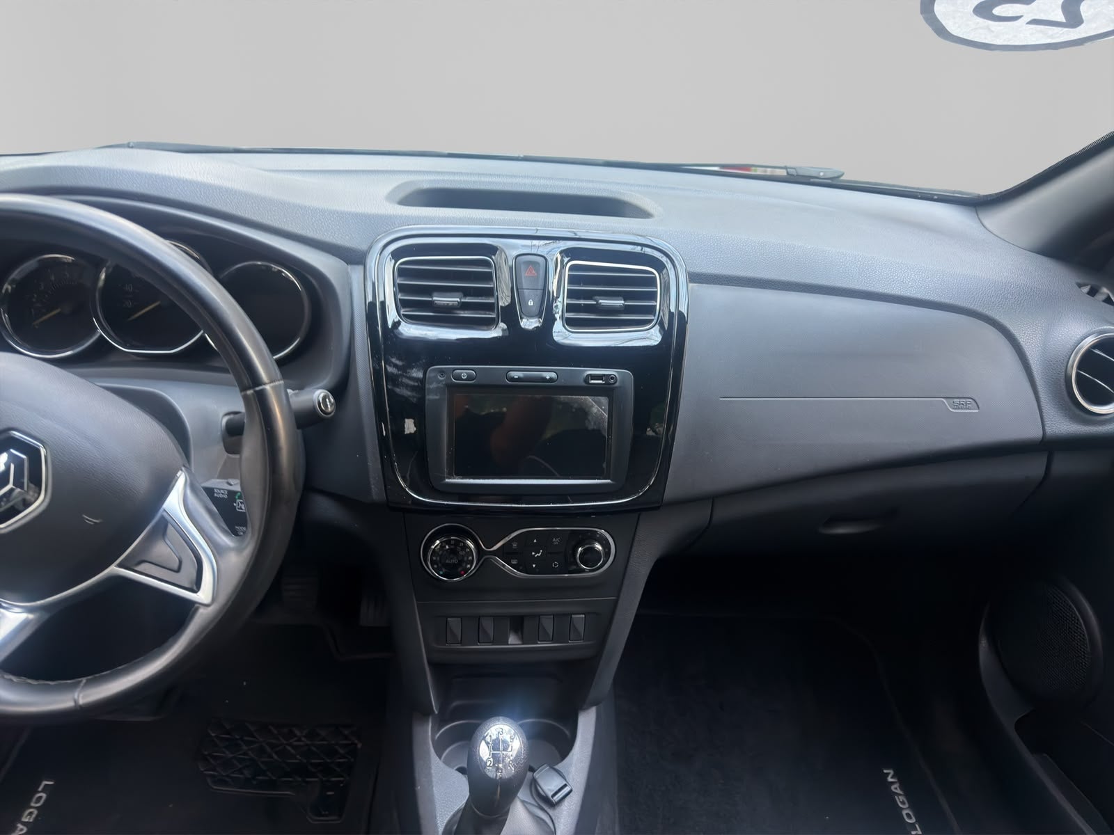 2023 RENAULT LOGAN 4 PTS INTENS 16L TA RA-16