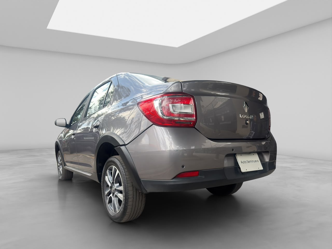 2023 RENAULT LOGAN 4 PTS INTENS 16L TA RA-16