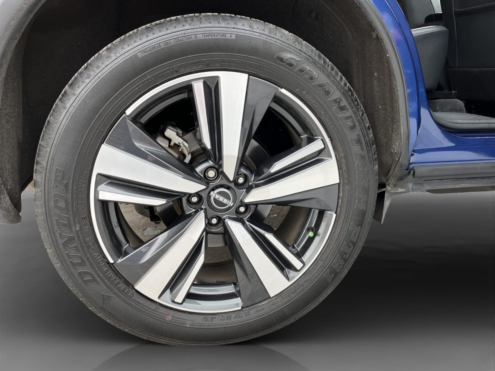 2023 Nissan X-TRAIL PLATINUM 2 FILAS