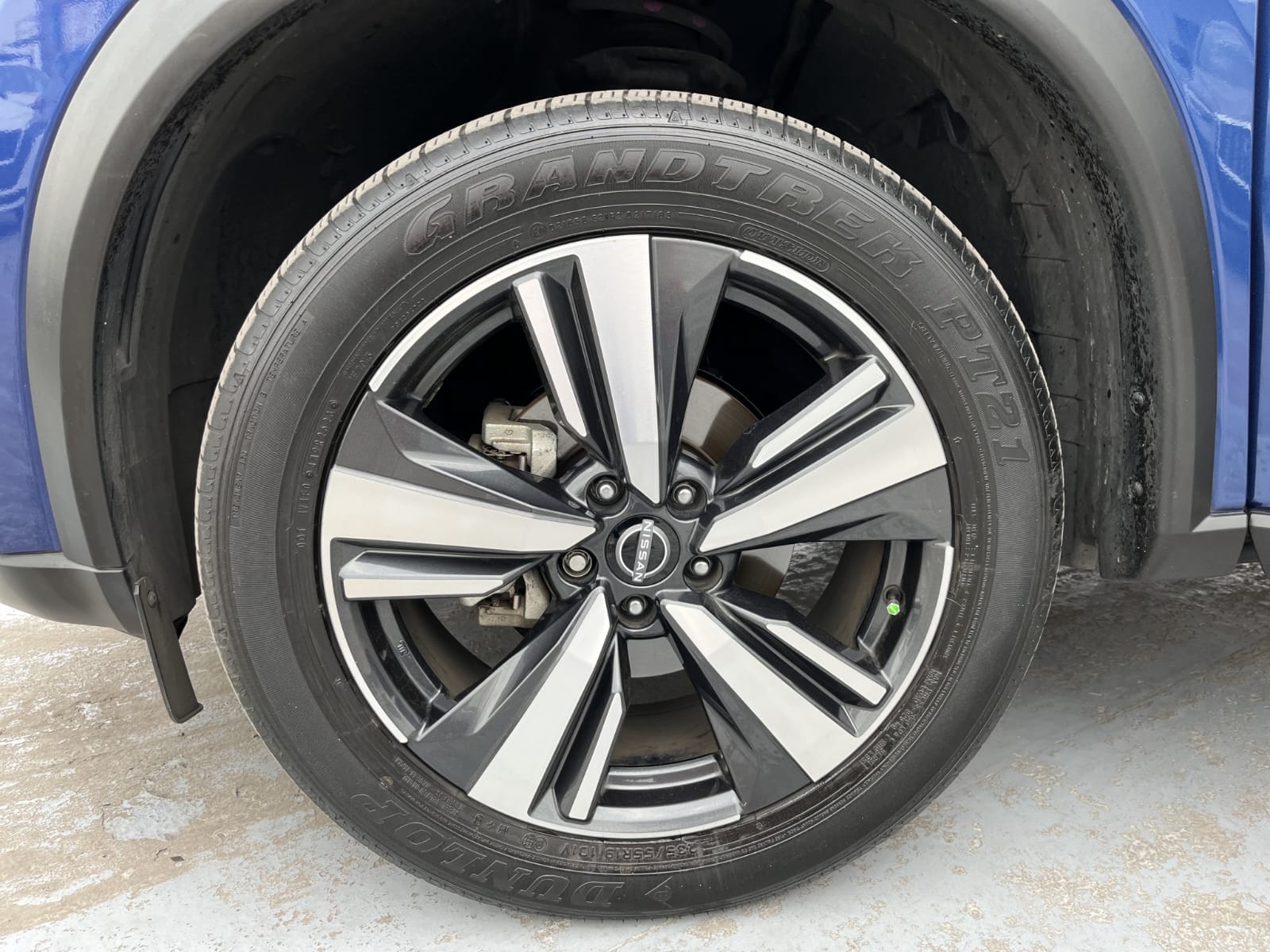 2023 Nissan X-TRAIL PLATINUM 2 FILAS