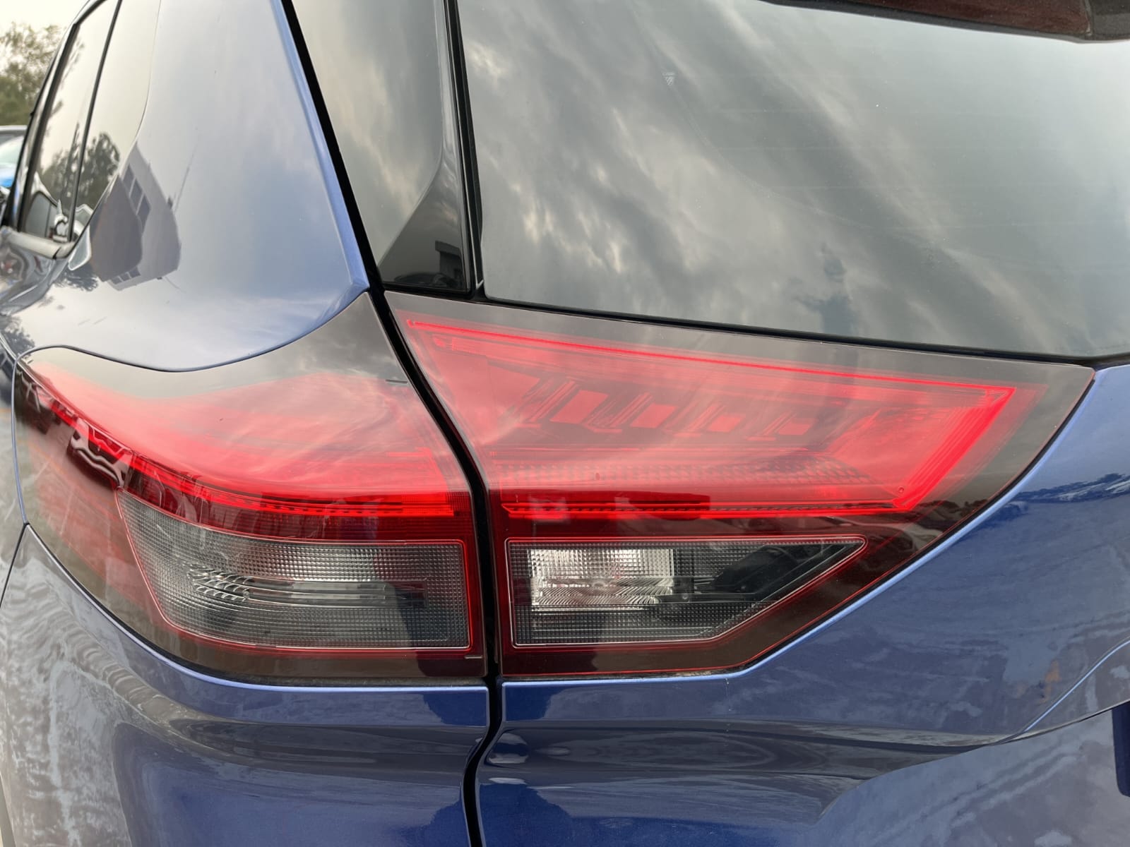 2023 Nissan X-TRAIL PLATINUM 2 FILAS