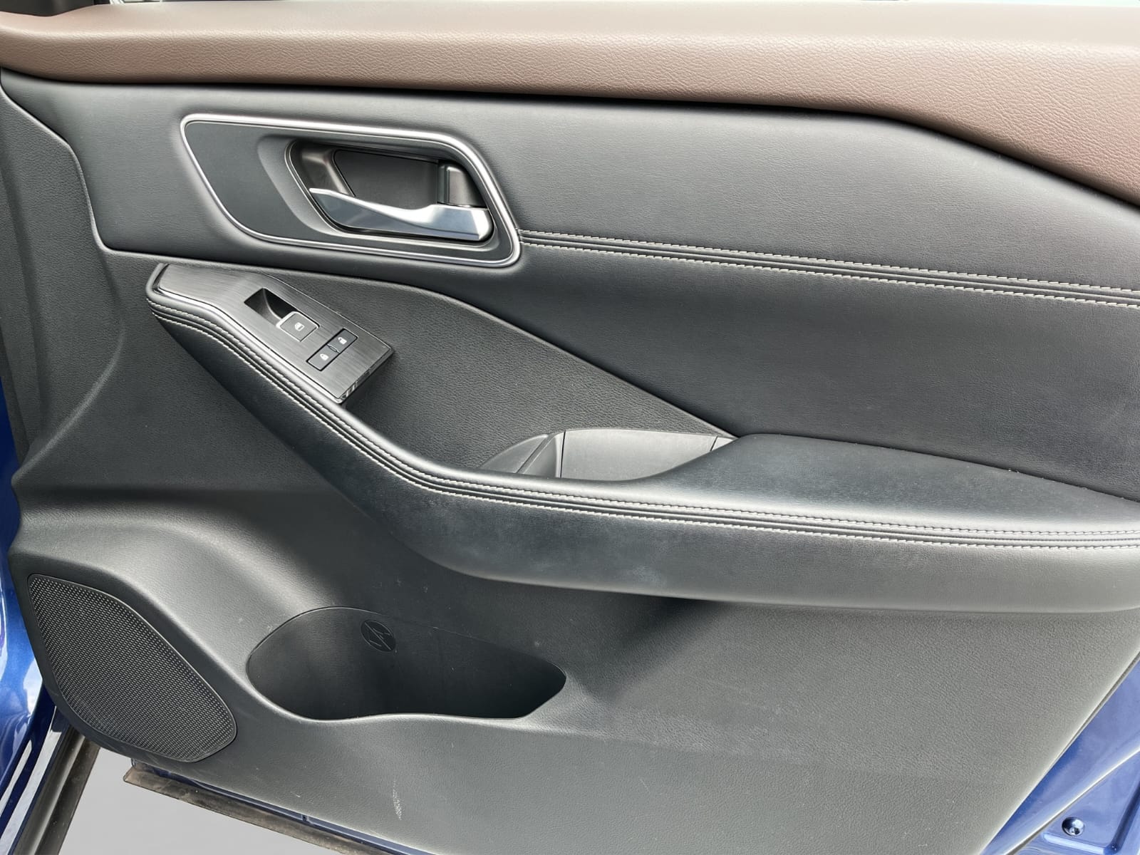 2023 Nissan X-TRAIL PLATINUM 2 FILAS