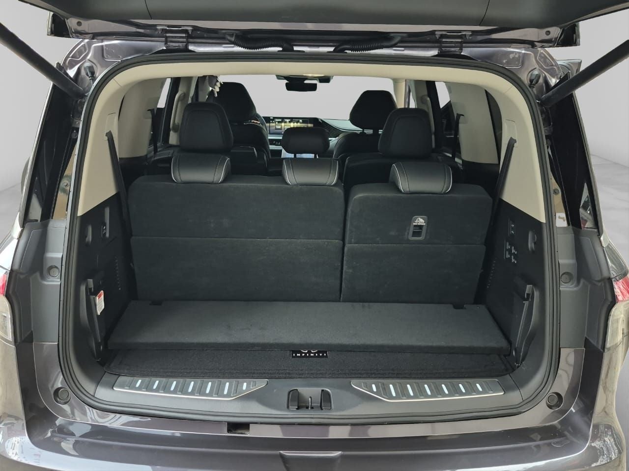 2025 INFINITI QX80 3.5 Sensory 8 pasajeros At