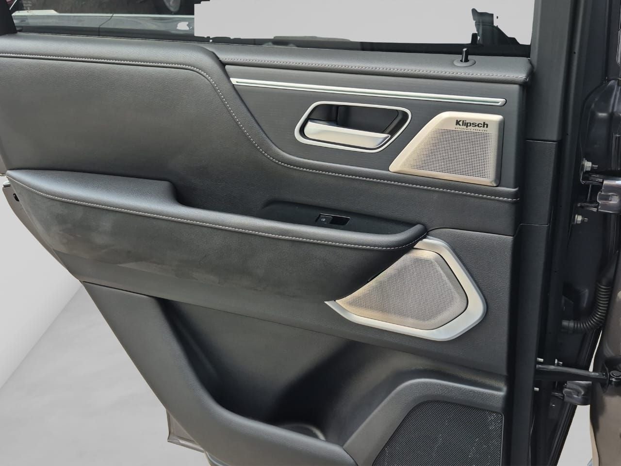 2025 INFINITI QX80 3.5 Sensory 8 pasajeros At