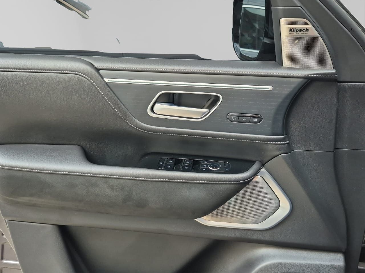 2025 INFINITI QX80 3.5 Sensory 8 pasajeros At