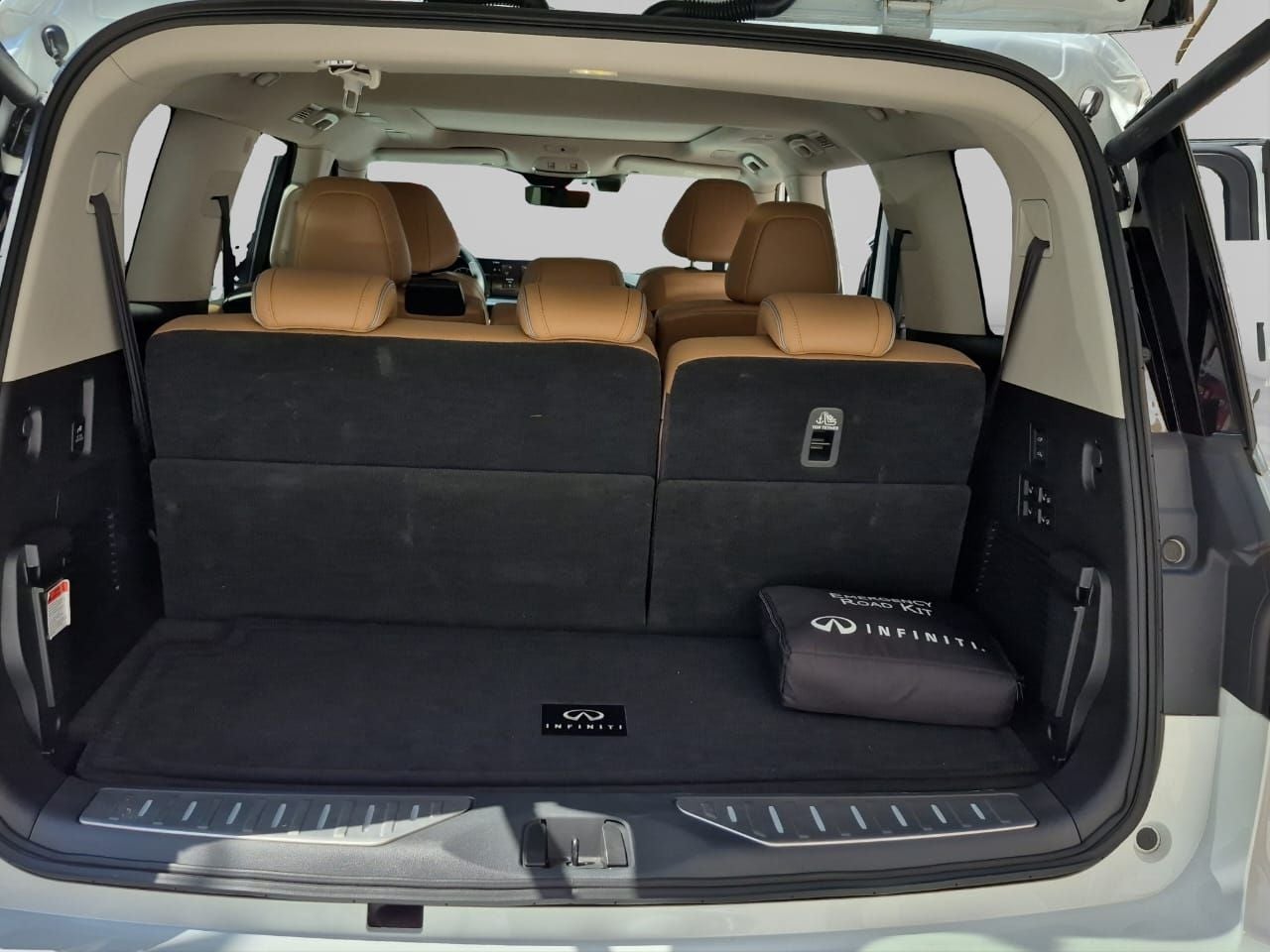 2025 INFINITI QX80 3.5 Sensory 8 pasajeros At