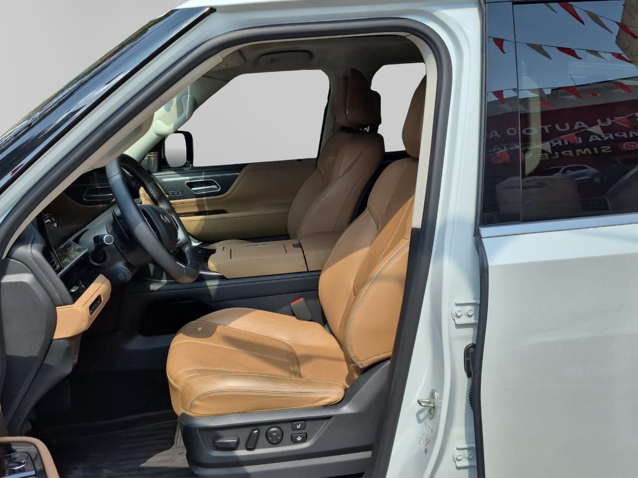 2025 INFINITI QX80 3.5 Sensory 8 pasajeros At