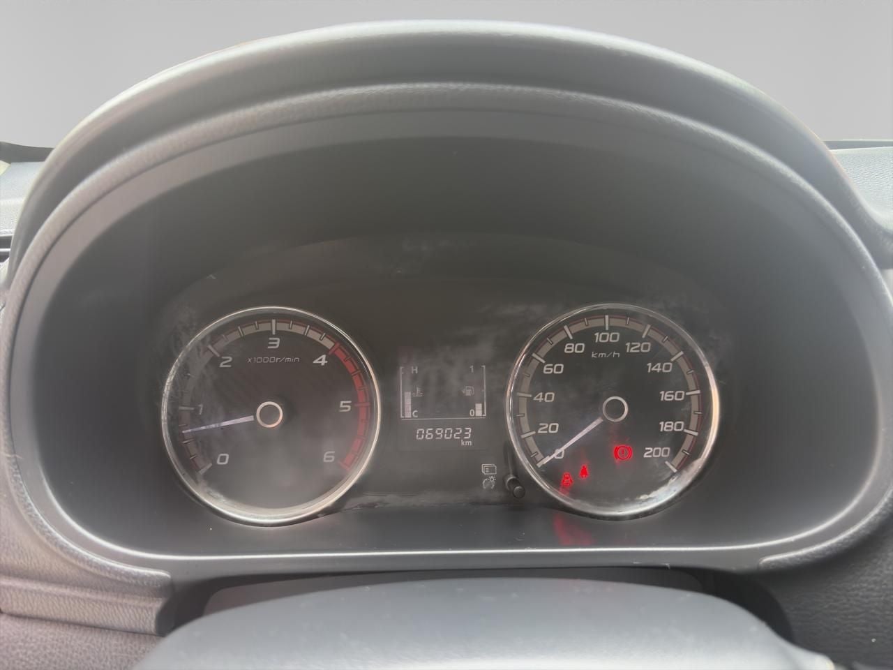 2020 Mitsubishi L200 2.4 Glx Cabina Doble 4x4 Diesel Mt