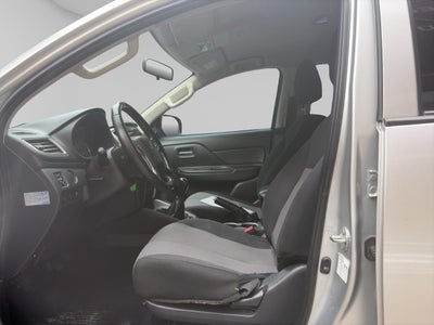 2020 Mitsubishi L200 2.4 Glx Cabina Doble 4x4 Diesel Mt