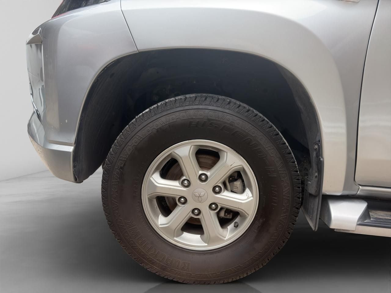 2020 Mitsubishi L200 2.4 Glx Cabina Doble 4x4 Diesel Mt