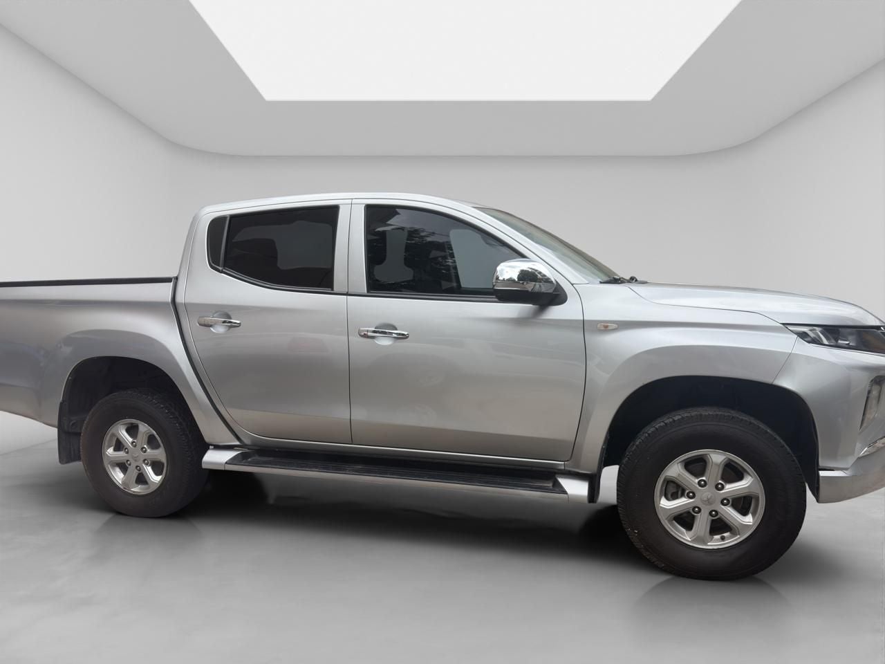 2020 Mitsubishi L200 2.4 Glx Cabina Doble 4x4 Diesel Mt