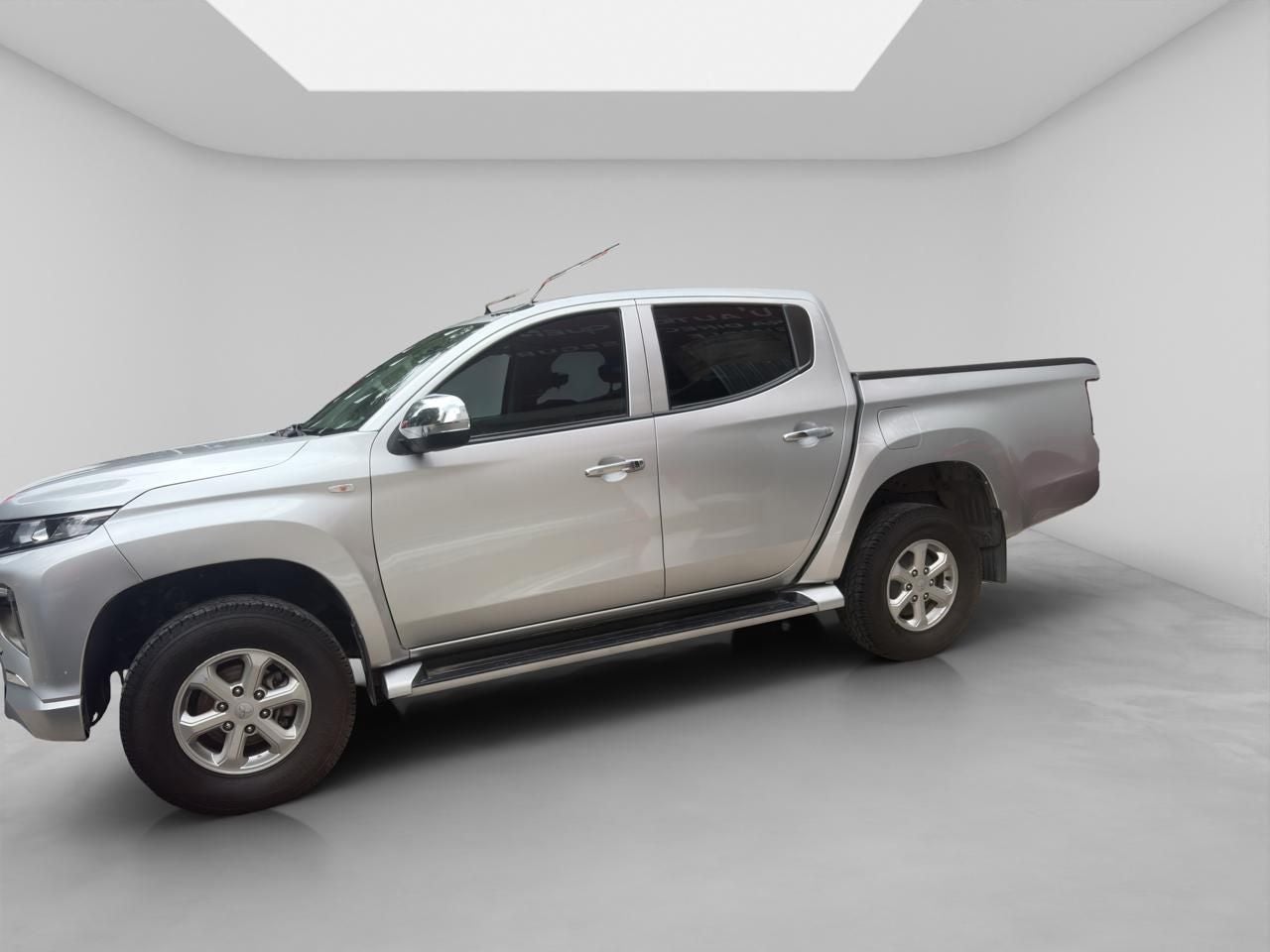 2020 Mitsubishi L200 2.4 Glx Cabina Doble 4x4 Diesel Mt